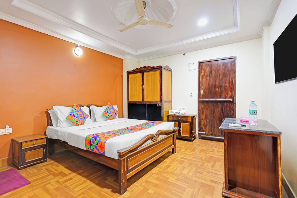 Egyptian cotton sheets, premium bedding, in-room safe, free WiFi