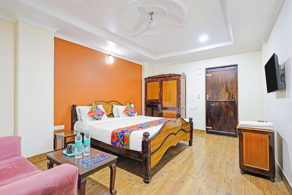 Egyptian cotton sheets, premium bedding, in-room safe, free WiFi