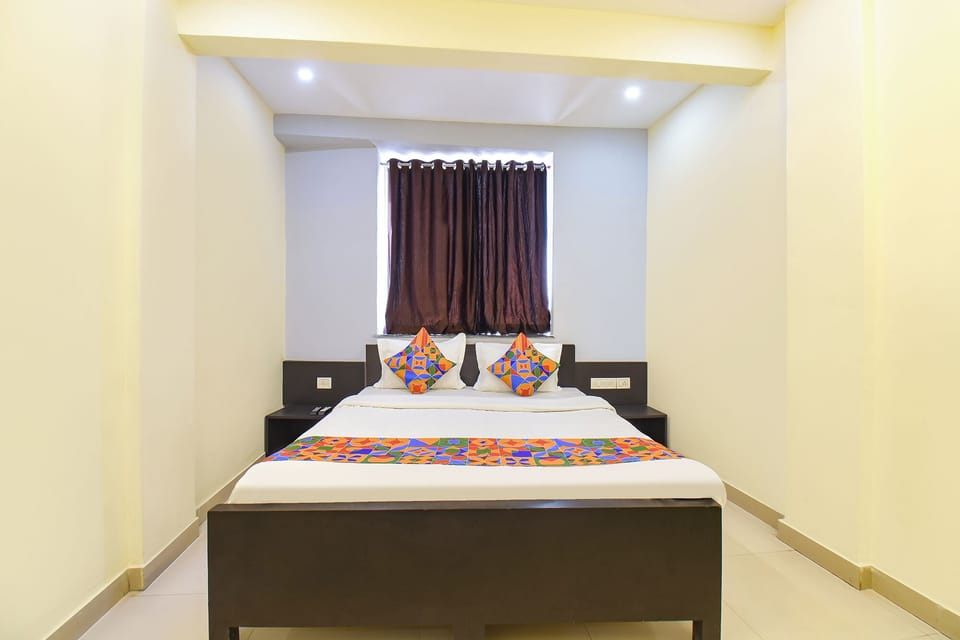 Egyptian cotton sheets, premium bedding, in-room safe, free WiFi