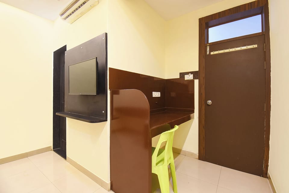 Egyptian cotton sheets, premium bedding, in-room safe, free WiFi