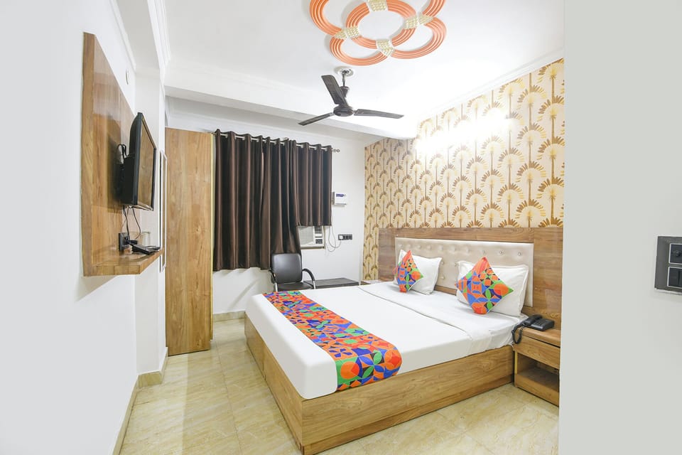 Egyptian cotton sheets, premium bedding, in-room safe, free WiFi