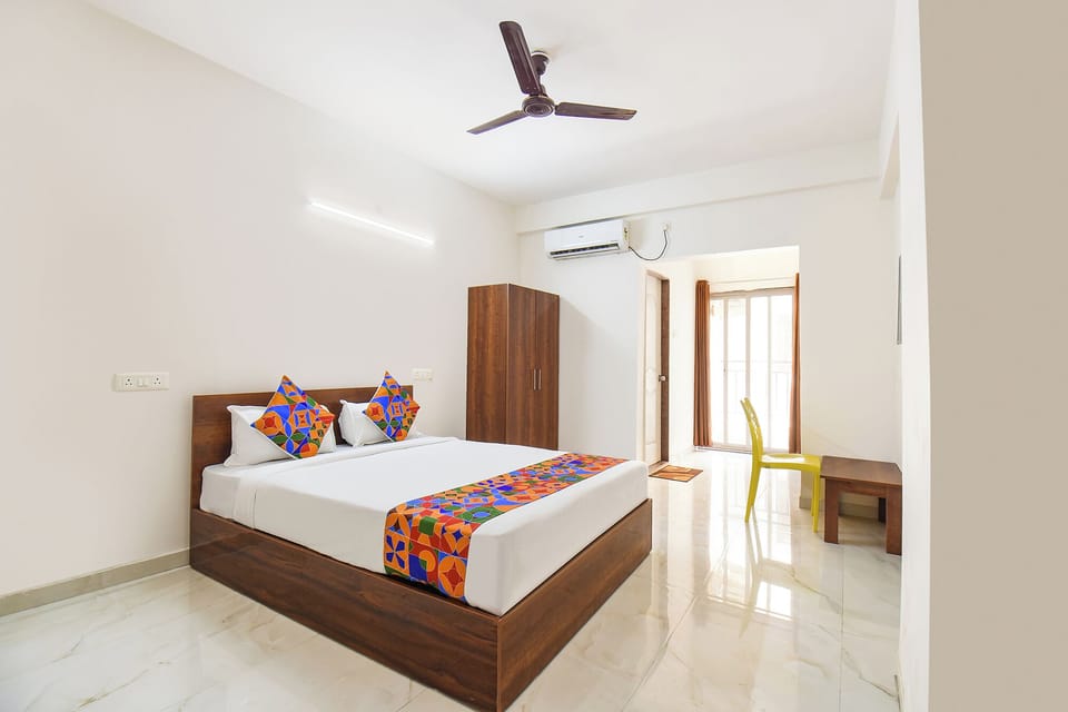 Egyptian cotton sheets, premium bedding, in-room safe, free WiFi