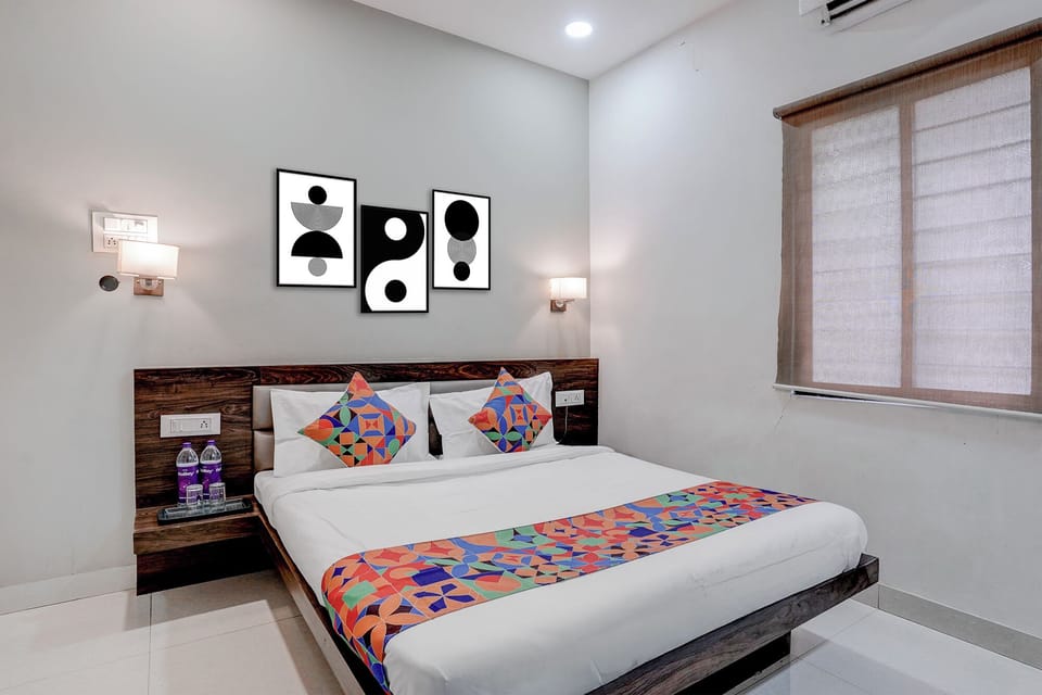 Egyptian cotton sheets, premium bedding, in-room safe, WiFi (free)