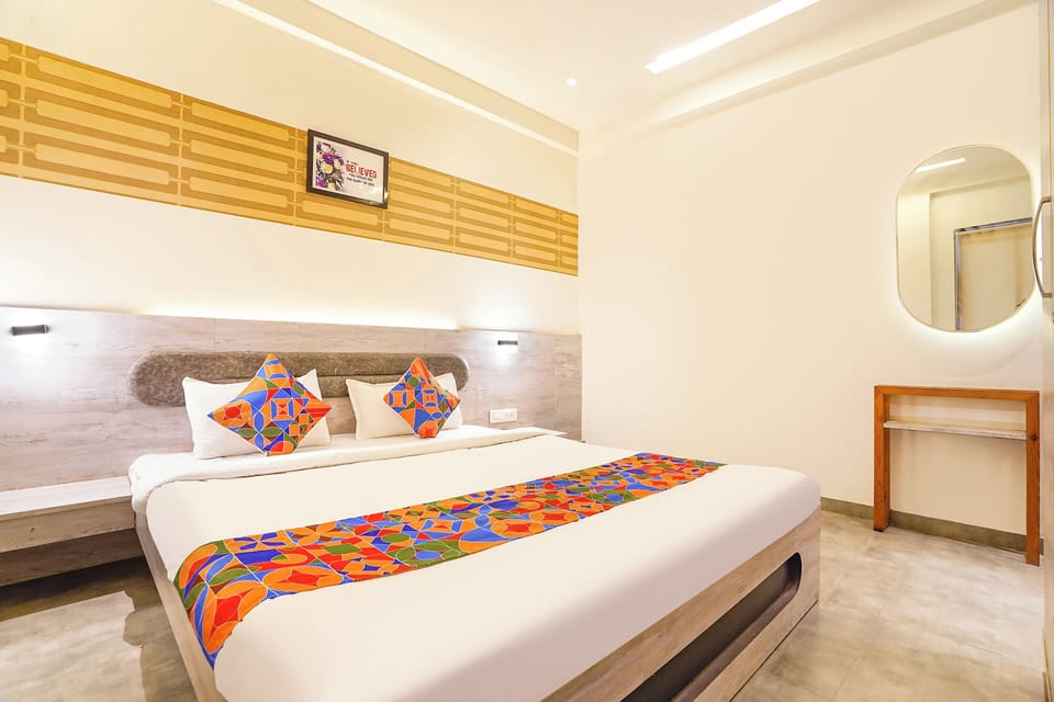 Deluxe Room | Egyptian cotton sheets, premium bedding, in-room safe, desk