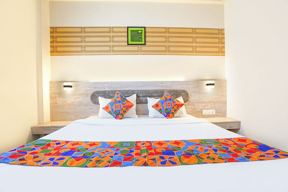 Egyptian cotton sheets, premium bedding, in-room safe, desk