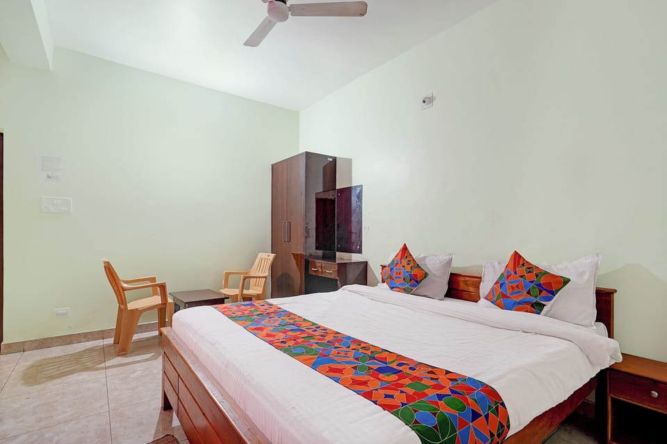 Deluxe Room | Egyptian cotton sheets, premium bedding, in-room safe, WiFi (free)