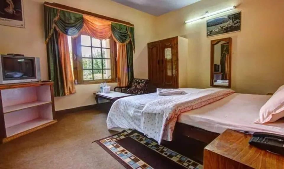 Egyptian cotton sheets, premium bedding, in-room safe, free WiFi