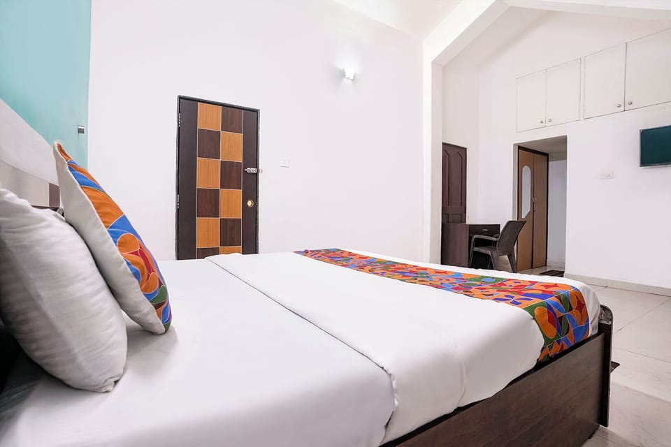 Egyptian cotton sheets, premium bedding, in-room safe, free WiFi