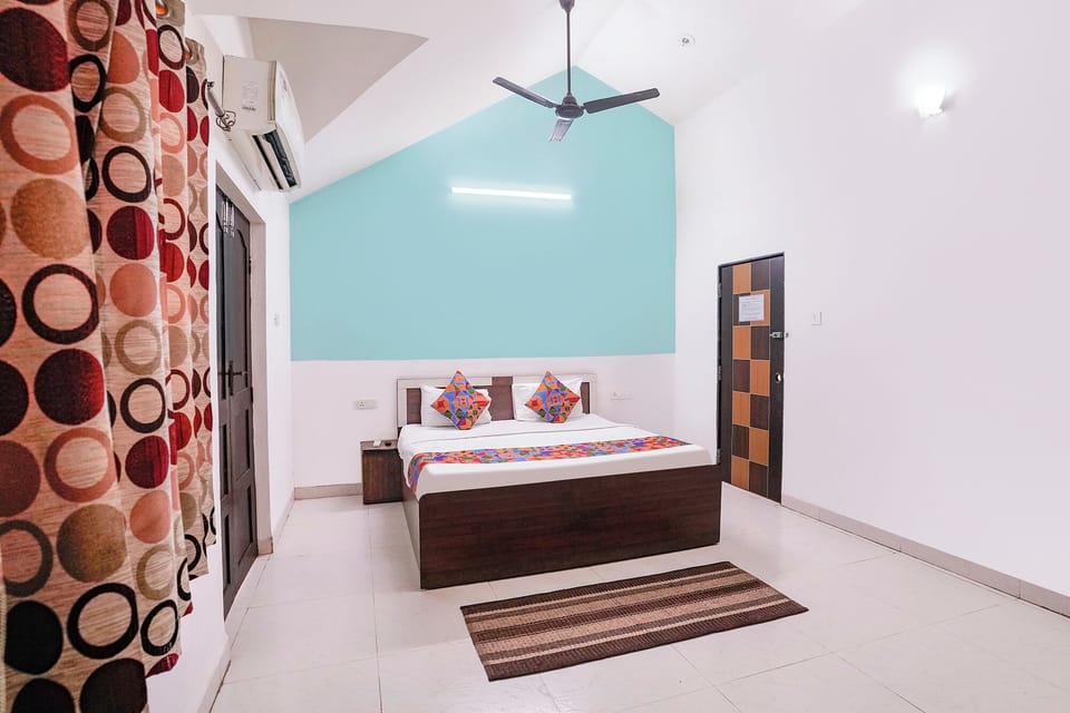Egyptian cotton sheets, premium bedding, in-room safe, free WiFi