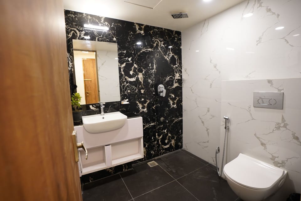 Shower, free toiletries, bidet, towels