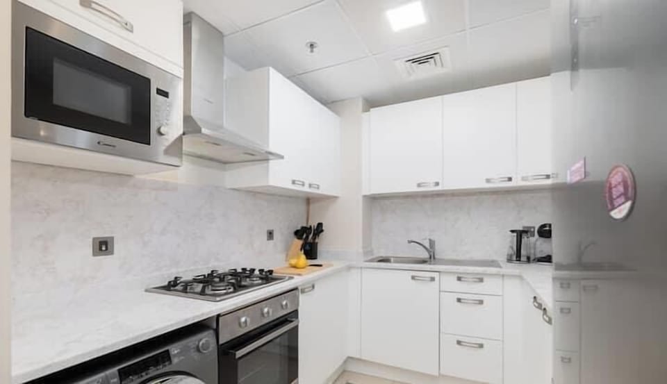 Luxury Apartment, Balcony, City View | Private kitchen | Full-size fridge, microwave, oven, stovetop
