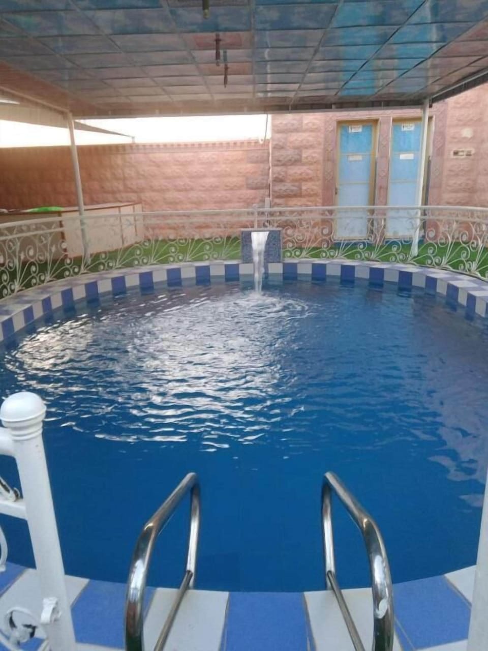 2 outdoor pools