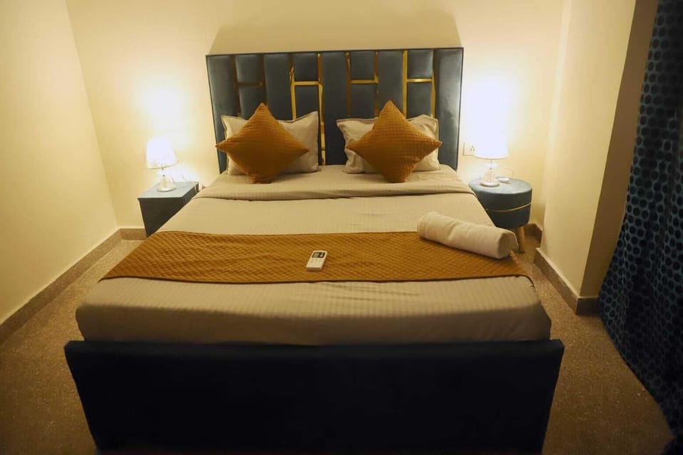 Double Room | Desk, laptop workspace, iron/ironing board, free WiFi