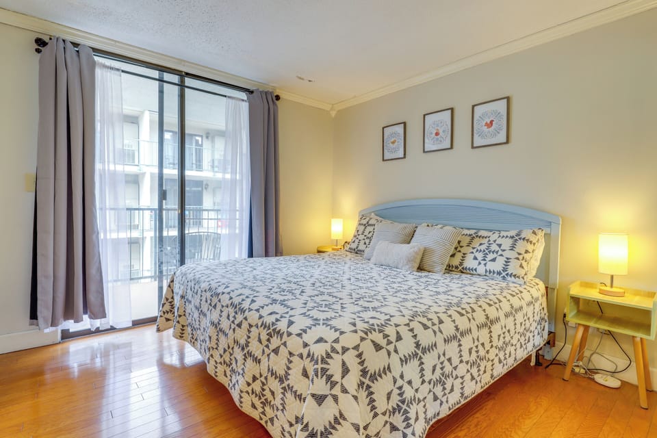 Bedroom | Queen Bed