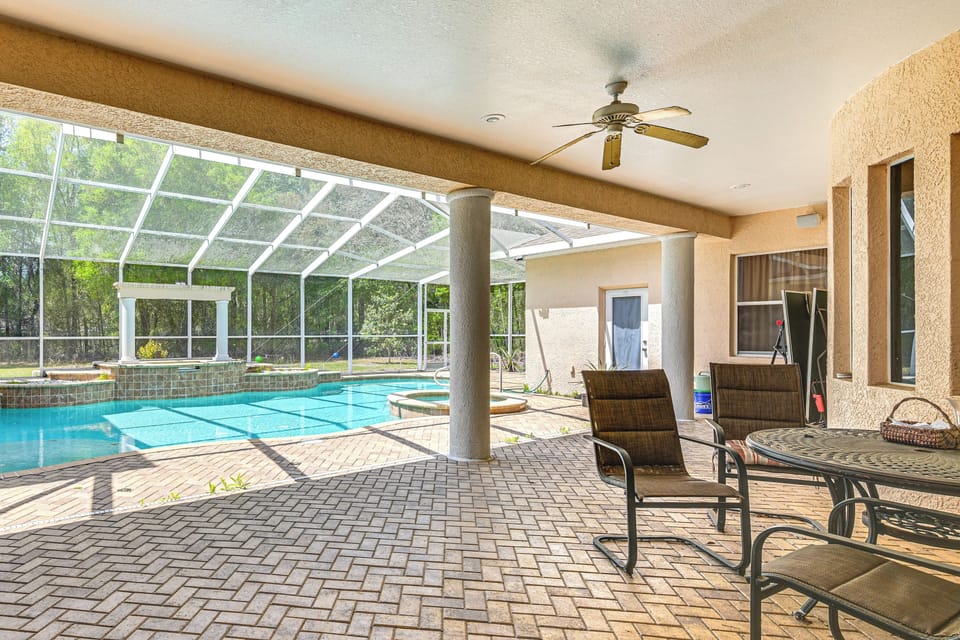 Shared Lanai w/ Pool