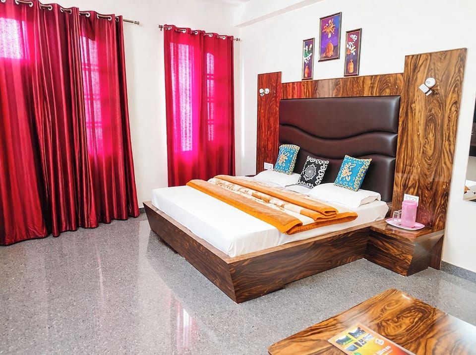 Deluxe Double Room | Hypo-allergenic bedding, desk, soundproofing, free WiFi