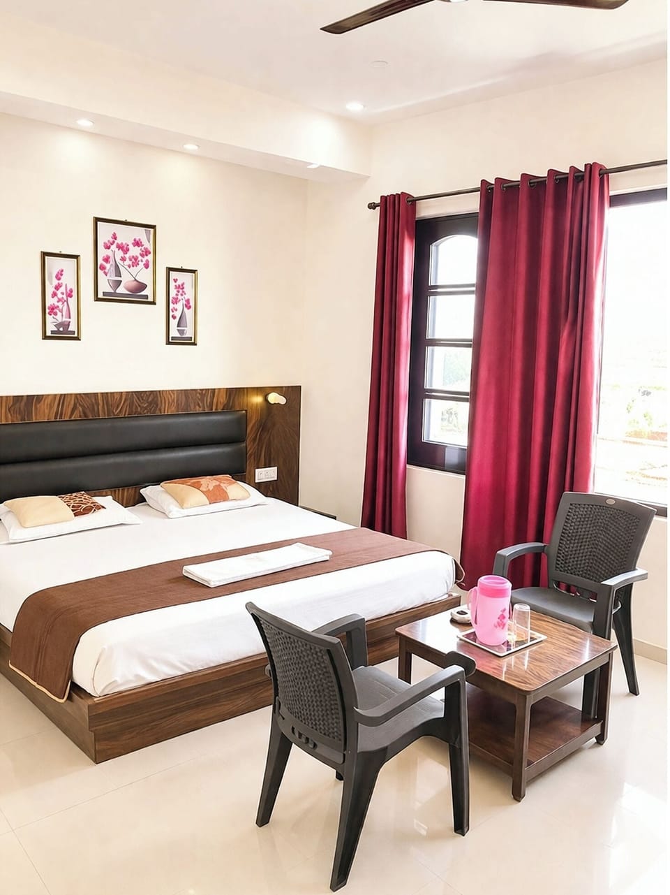 Hypo-allergenic bedding, desk, soundproofing, free WiFi