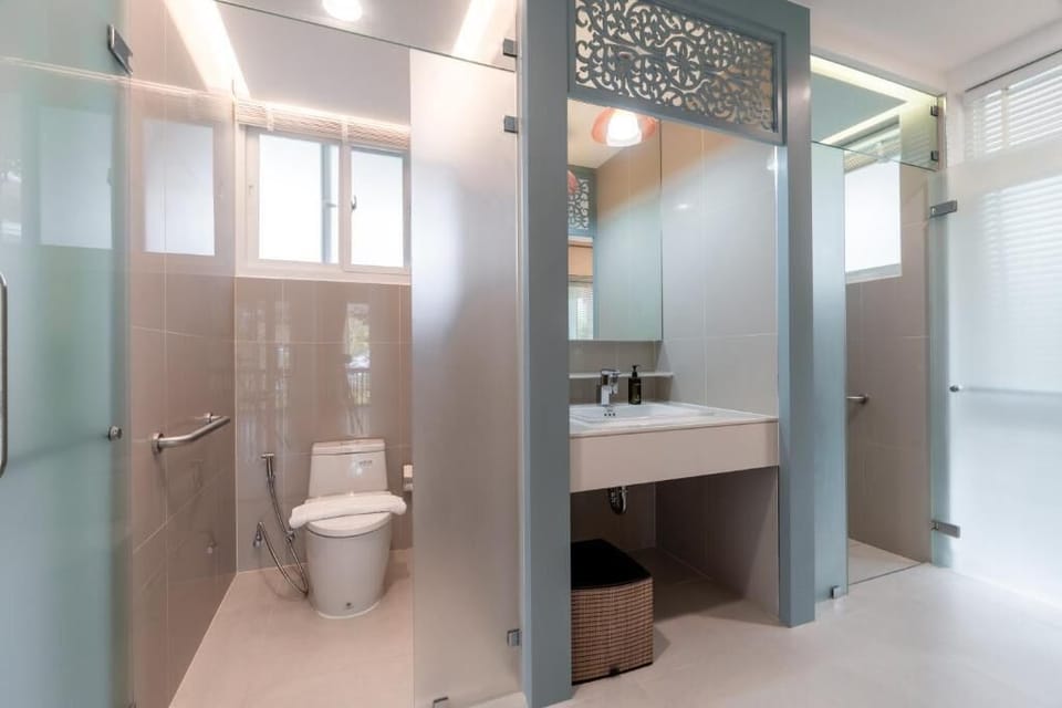 Deluxe Villa, Garden View | Bathroom | Shower, hair dryer, towels, soap