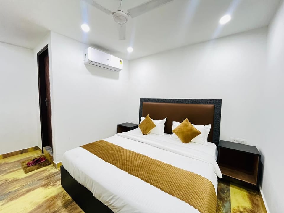 Deluxe Double Room, Balcony, City View | Egyptian cotton sheets, premium bedding, desk, laptop workspace