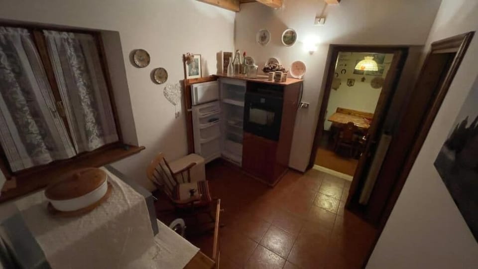 Superior Apartment, Courtyard View | Private kitchen | Fridge, microwave, oven, stovetop