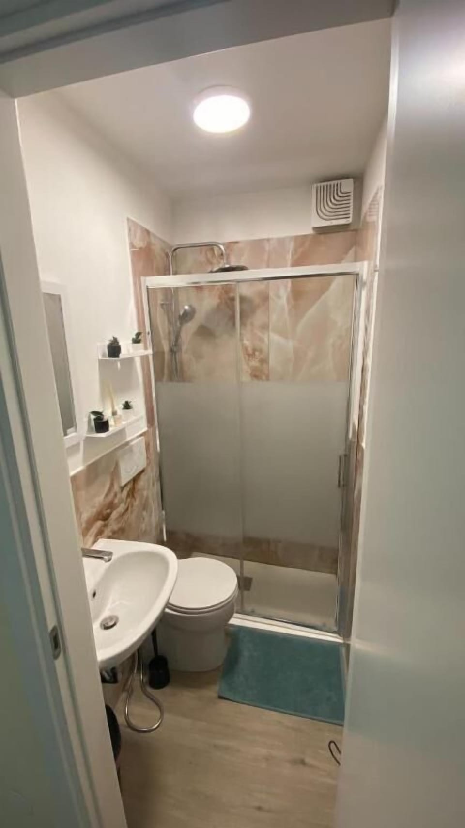 Deluxe Double Room | Bathroom