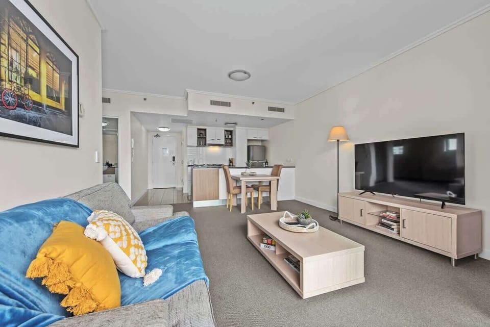 55' Smart TV, Fast Unlimited WiFi...