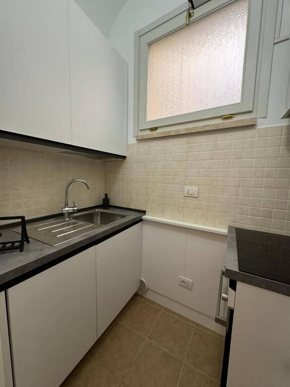 Apartment, City View | Private kitchen | Fridge, oven, stovetop, espresso maker