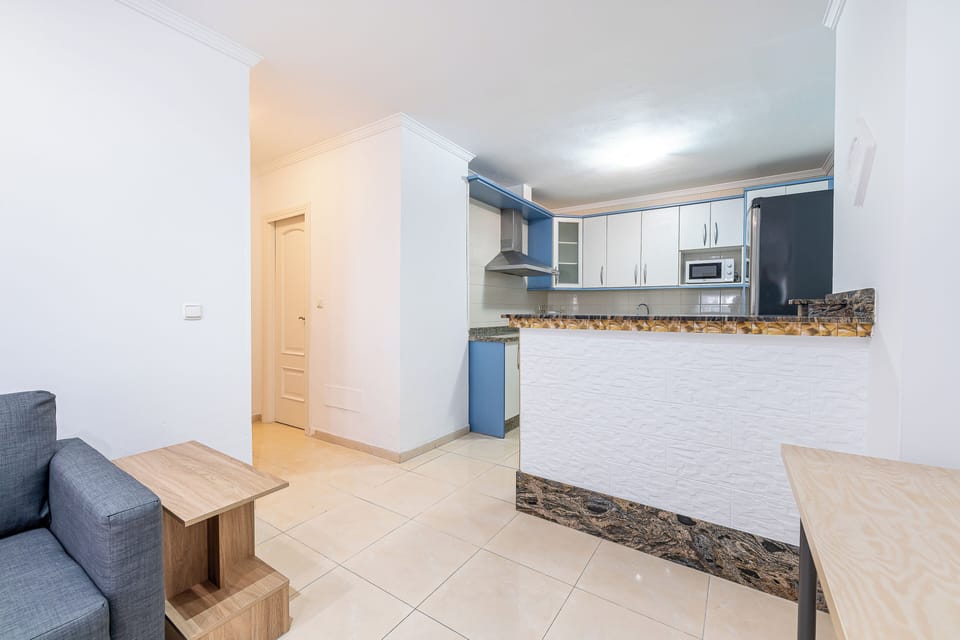 Apartment, 2 Bedrooms, Smoking, Terrace | Living room