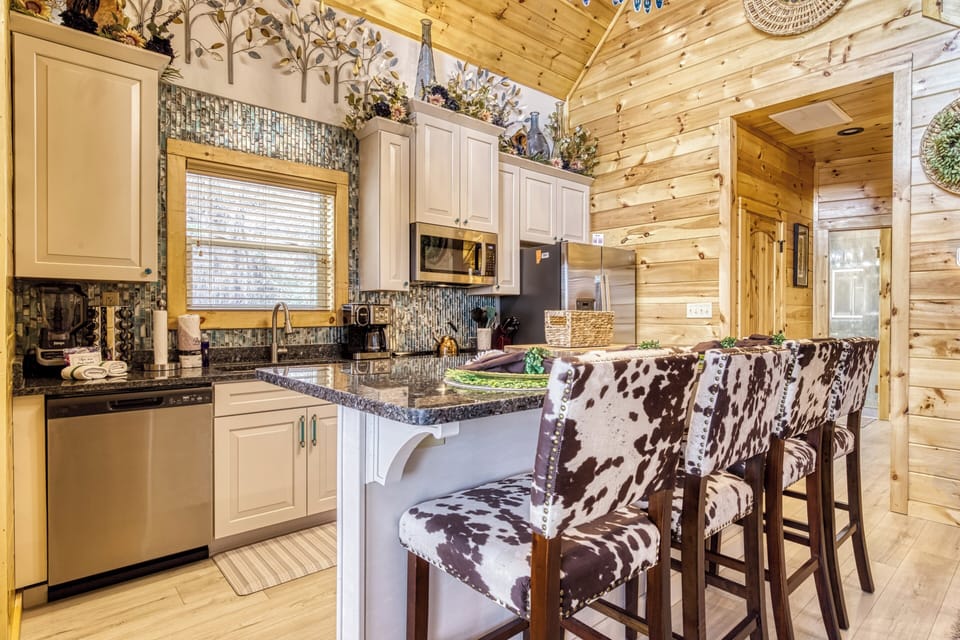 Cabin with a Bowling Alley in the Smoky Mountains "Firefly Strike Retreat" - Fully furnished kitchen and kitchen island