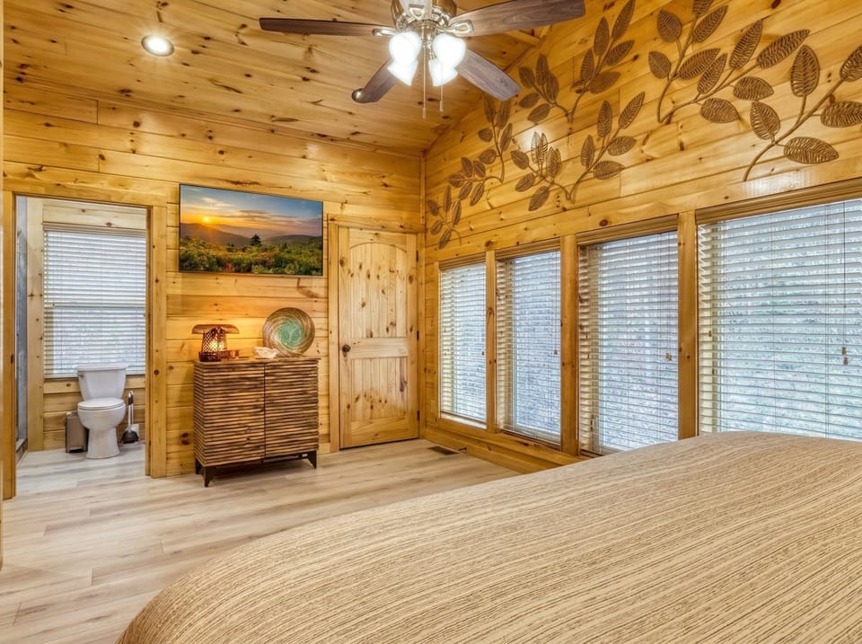 Vacation Rental in the Smoky Mountains "Firefly Strike Retreat" - Upper level bedroom with king size bed