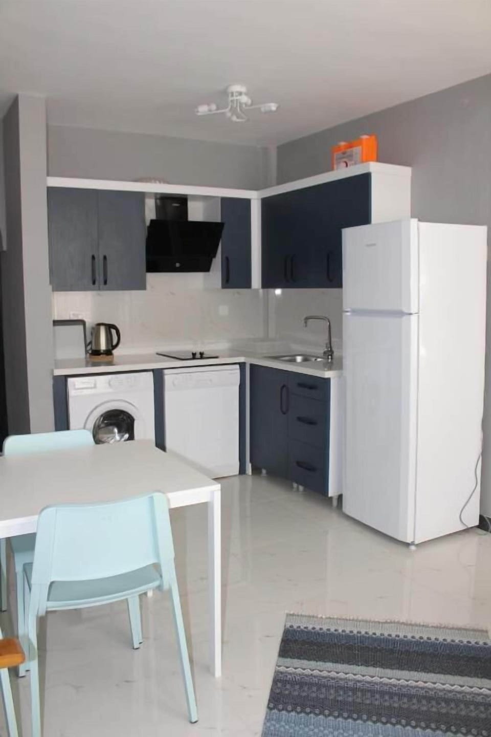 Basic Condo, 2 Bedrooms | Private kitchen | Highchair