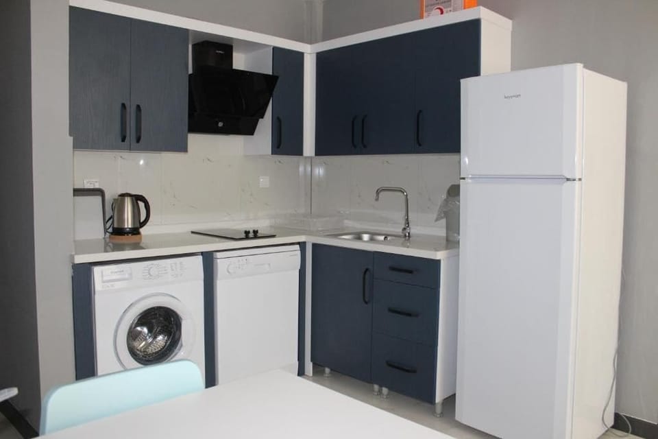 Basic Condo, 2 Bedrooms | Private kitchen | Highchair