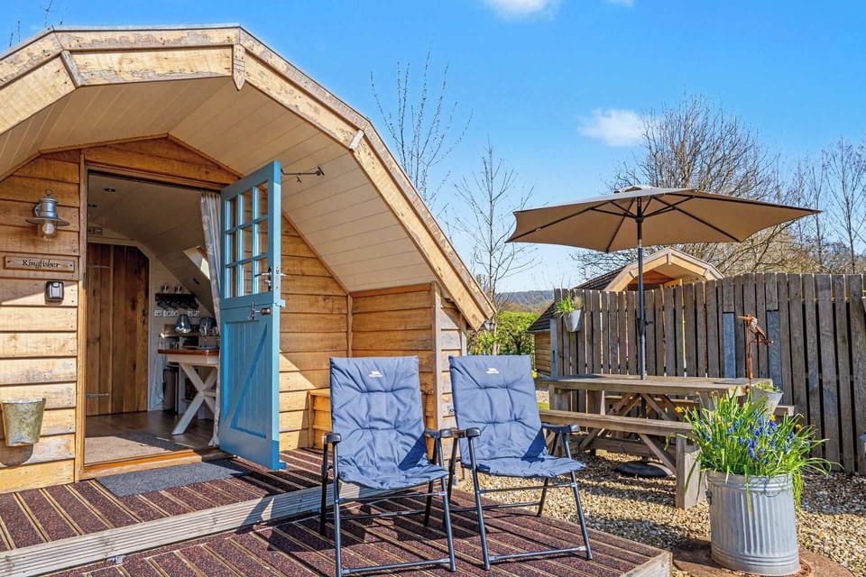 Enjoy an evening relaxing with the sun shining. 