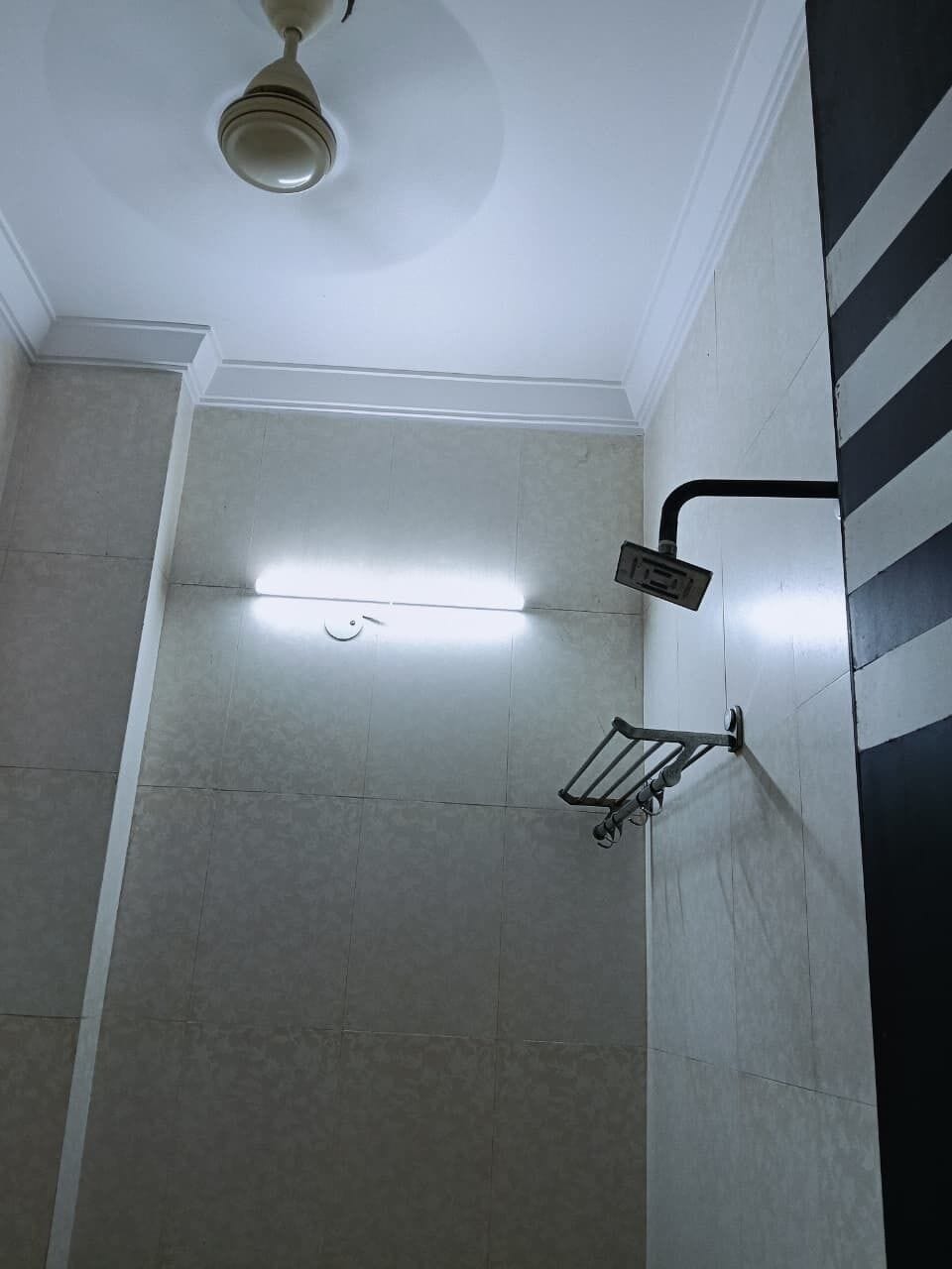 Deluxe Double Room | Bathroom | Combined shower/tub, free toiletries, towels, soap