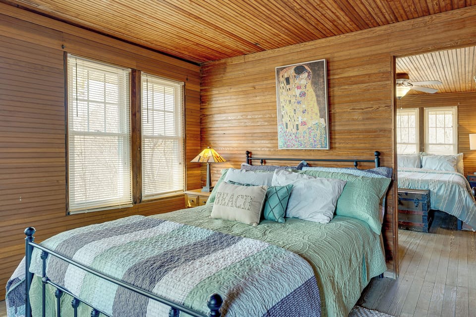 Walk to Beach! Serene Lake Michigan Home w/ Deck Cottage in Grand Haven