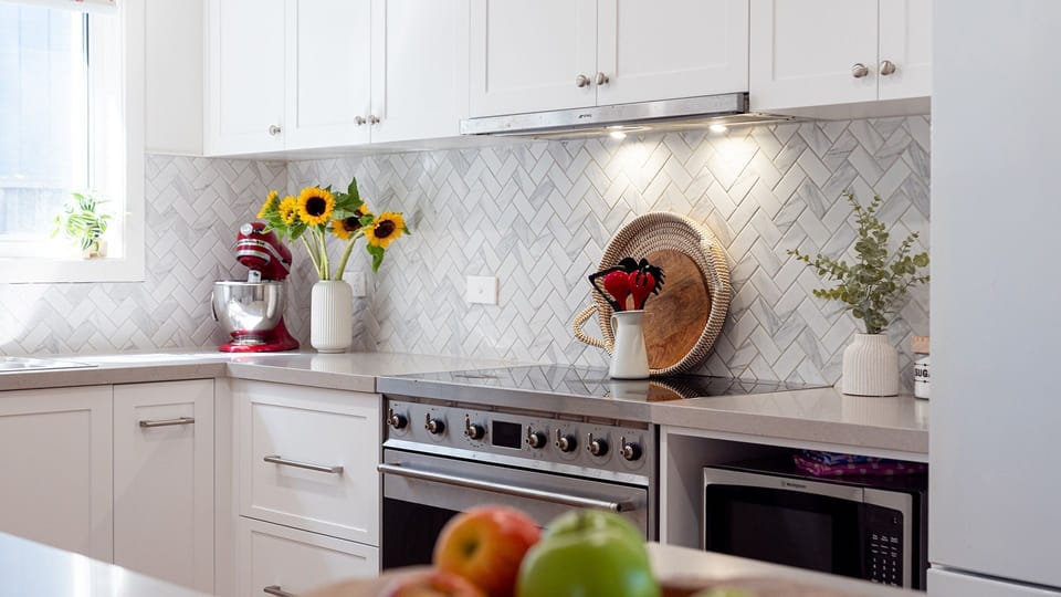 Sunshine Retreat | Oven | Induction cooktop | KitchenAid stand mixer