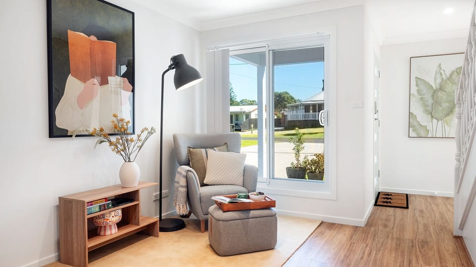 Sunshine Retreat | Sitting area | Air conditioning | Books | Garden views
