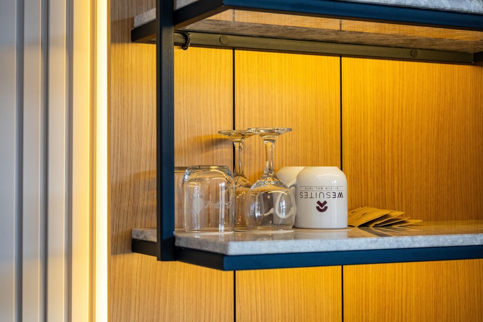 Deluxe Suite, Balcony, City View | In-room dining