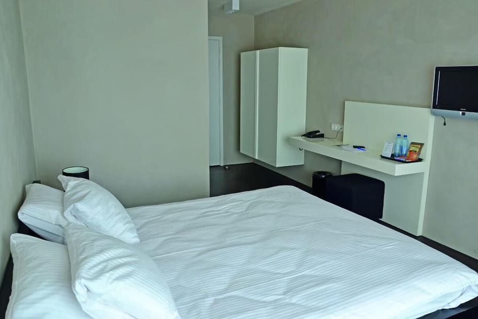 Settle in comfortably with a simple workspace and TV.