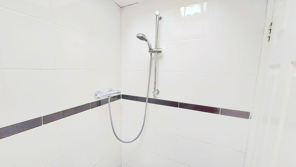 5Br House-sleeps12-garden-familyfriendly House in Rochester