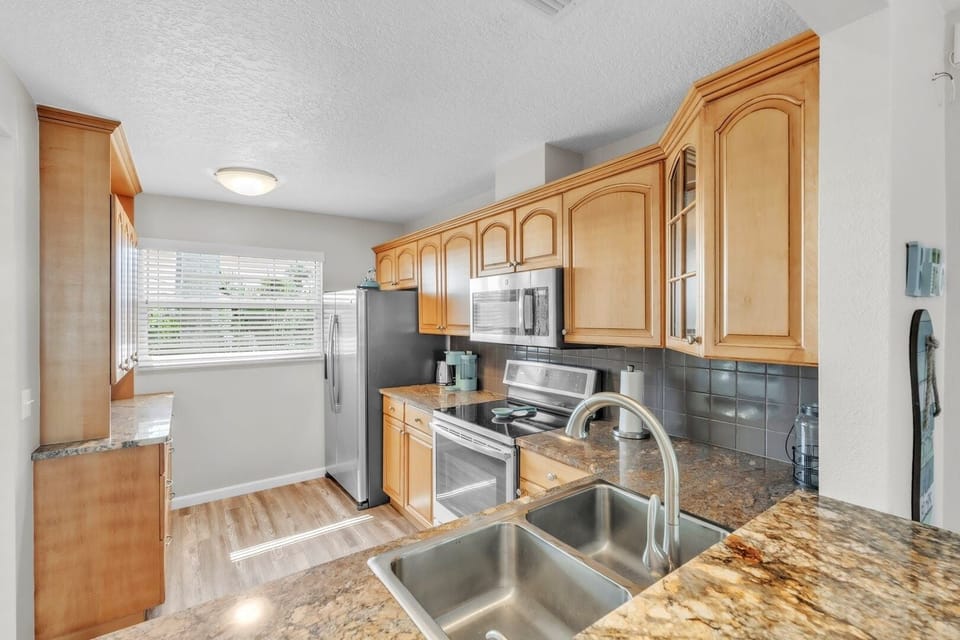 House, 2 Bedrooms | Private kitchen | Fridge, oven, coffee/tea maker, toaster