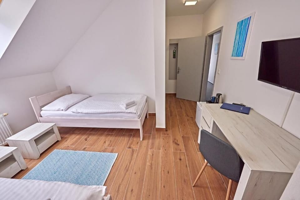 Standard Twin Room, Multiple Beds, Non Smoking | Laptop workspace, WiFi (free), bed sheets