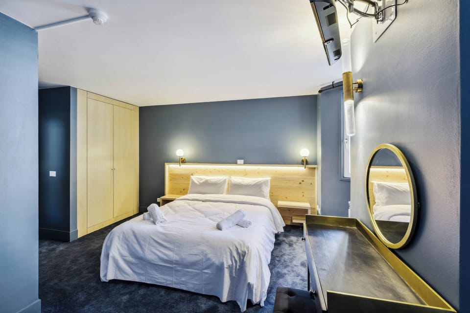 Down comforters, in-room safe, desk, free WiFi