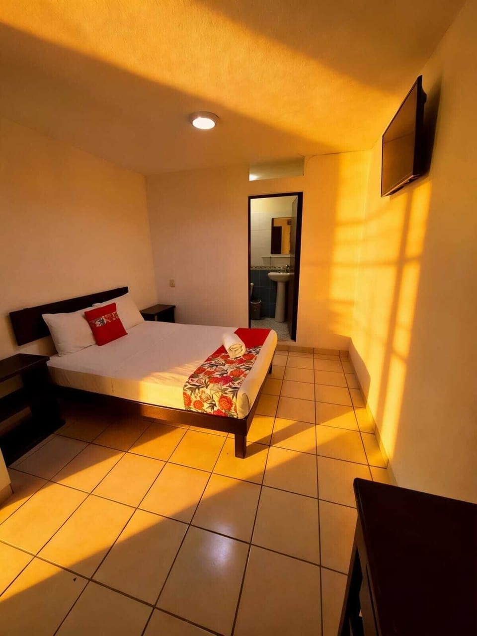 Classic Single Room, Courtyard View | Hypo-allergenic bedding, down comforters, iron/ironing board, free WiFi