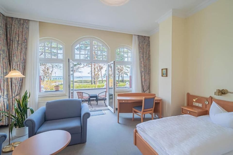 Deluxe Double Room, Balcony, Sea View | Minibar, in-room safe, desk, soundproofing