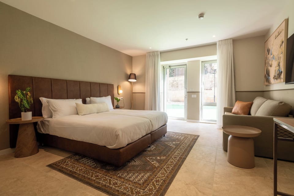 Comfort Twin Room, 2 Twin Beds | Minibar, in-room safe, desk, laptop workspace
