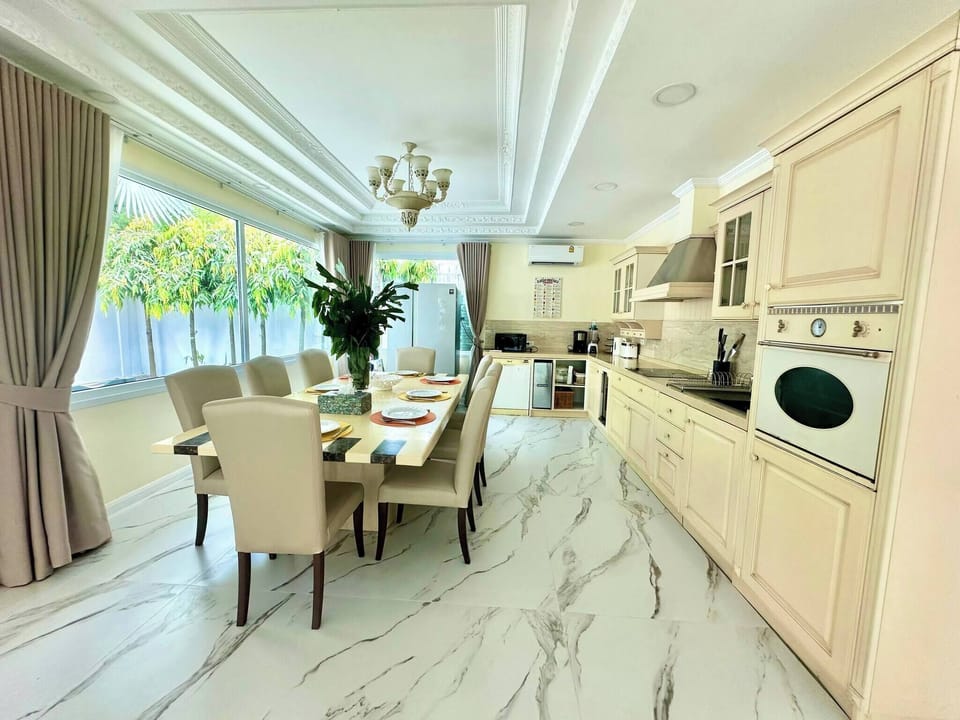 Villa, 5 Bedrooms, Accessible, Smoking | Private kitchen