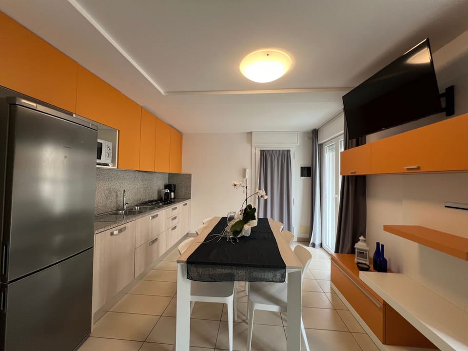 Apartment, 2 Bedrooms, Balcony, City View | Interior