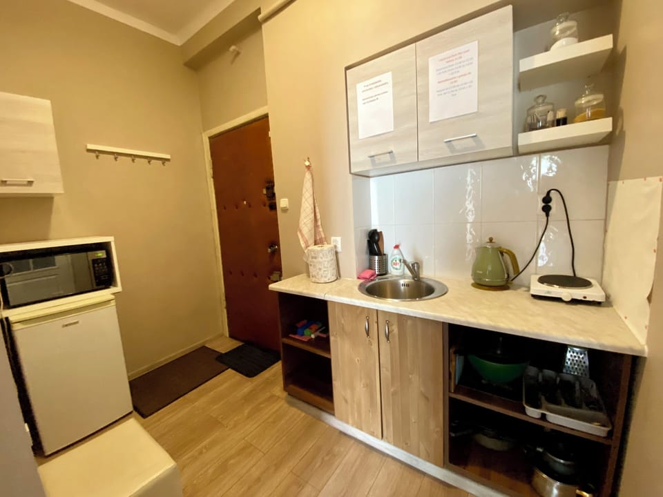 Comfort Condo, Balcony, City View | Private kitchen