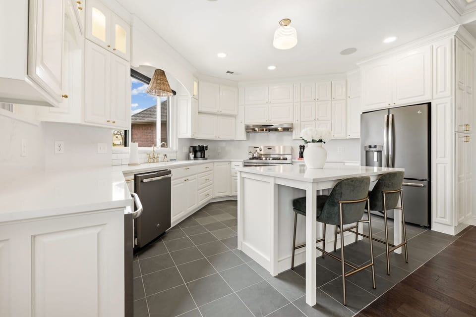  Gorgeous, fully stocked kitchen.